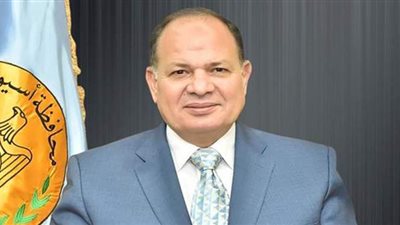 محافظ أسيوط يضع حجر أساس مدرستي 