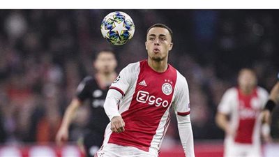 برشلونة يقدم عرضا للتعاقد مع ظهير أياكس