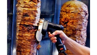 ٥ مخاطر صحية تتعرض لها عند تناولك للشاورما الجاهزة