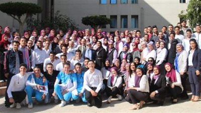 التقديم غدا.. ننشر شروط وقواعد تحويل طلاب الصيدلة لكليات الطب البشري