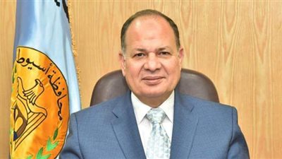 محافظ أسيوط: متابعة تبطين ٢٣ ترعة بتكلفة ٤٠٠ مليون جنيه كمرحلة أولى