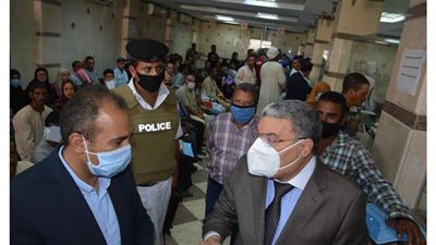 محافظ المنيا يتابع استقبال طلبات التصالح بالمركز التكنولوجي