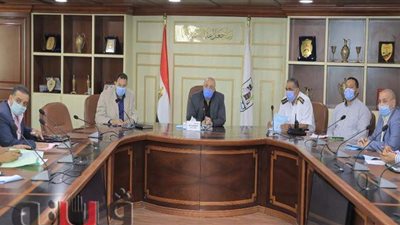 محافظ بني سويف يبحث تطوير الموارد المالية لمشروع المحاجر