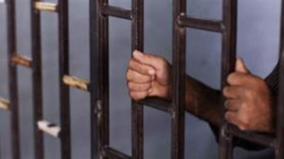 إحالة شاب وعشيقته ألقيا طفلًا حديث الولادة أسفل سيارة بالمعصرة