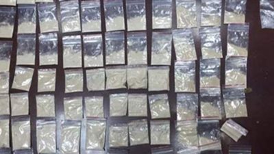 إحالة سائق لحيازته 60 لفافة هيروين بـ