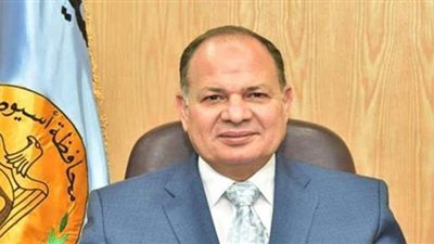 محافظ أسيوط يوجه بالمتابعة الدورية للخدمات المقدمة للمواطنين