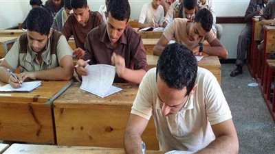 طلاب الدبلومات الفنية يؤدون الامتحان في رابع أيام الدور الثاني