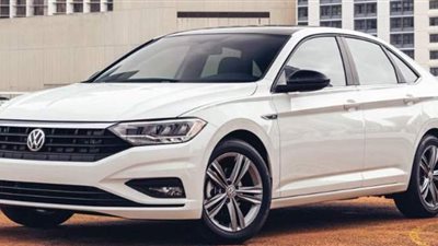 طلاء السيارات باللون الأبيض