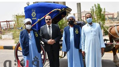 زي موحد ومظهر جديد لعربات الحنطور فى أسوان لإظهار الشكل الحضاري