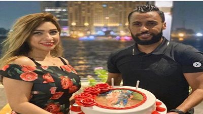حسام عاشور يحتفل بعيد ميلاد زوجته سارة 