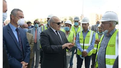 رئيس جامعة القاهرة يتفقد معهد الأورام الجديد 500 500