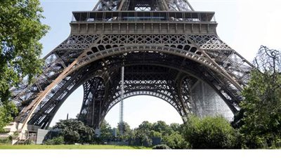 إخلاء برج إيفل بعد تهديد بوجود قنبلة