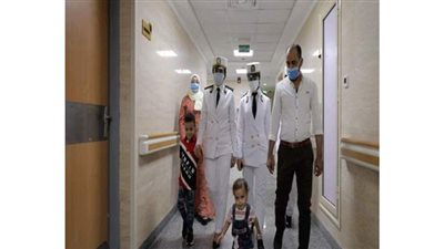 الداخلية تتكفل بعلاج طفلة مريضة وعملية جراحية لوالدها وصرف مبلغ مالى