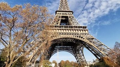 كاتب صحفي من  باريس يكشف أسباب شائعات وجود قنبلة في برج إيفل | فيديو