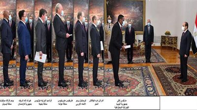 السيسي يتسلم أوراق اعتماد خمسة عشر سفيراً جديداً بالقاهرة.فيديو