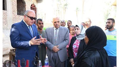 محافظ قنا يقدم واجب العزاء لشهيدي لقمة العيش بقرية الترامسة | صور