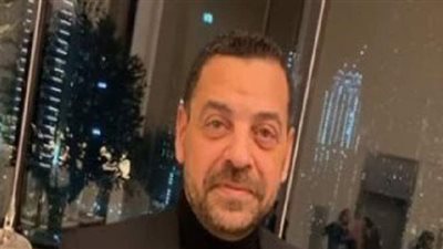 طارق العريان ينشر صورة في طفولته ويعلق: «بداية العبقرية»