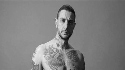 بعد نشر  أحمد الفيشاوي صورة  بـ100 تاتو.. أستاذ أمراض جلدية:  يؤدي للموت المفاجئ