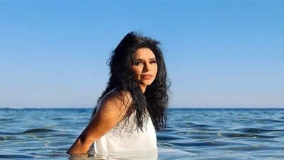 أمينة تطرح مقطعا من أغنيتها الجديدة 