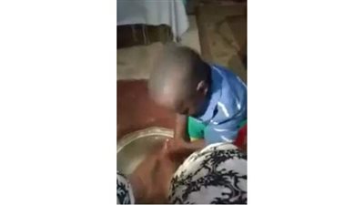 النيابة تأمر بتفريغ فيديو تنمر سيدة على طفلين سودانيين بغسل قدميها بأكتوبر