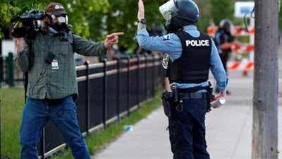 إصابة فردي شرطة بالرصاص خلال احتجاجات في أمريكا