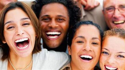 دراسات علمية تؤكد فوائد الضحك.. يخفف الآلام ويحفز المناعة للوقاية من السرطان.. علاج فعال لسوء الهضم