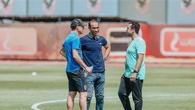 عبد الحفيظ يجتمع مع فايلر في مران الأهلي