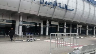 وصول 3 متهمين في قضية فندق الفيرمونت إلى مطار القاهرة