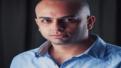 شاهد..  أحمد مراد يوقع 