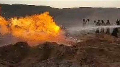 لحظة خروج نيران من داخل  بئر مياه في سوهاج | فيديو