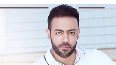 تامر عاشور يغني 