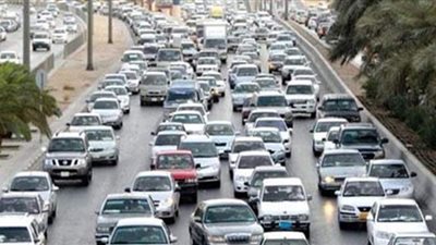 زحام مروري بطريقي الإسكندرية الزراعي والدائري بسبب زيادة الأحمال
