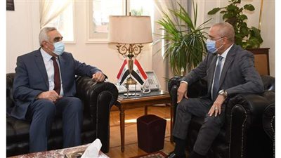 وزير الإسكان والسفير العراقى بالقاهرة يبحثان سبل التعاون ونقل الخبرات المصرية فى مجال البناء والتعمير