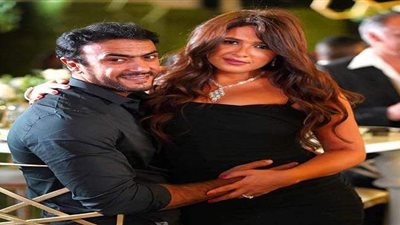 بعد ظهوره بين أحضان ياسمين عبد العزيز.. الجمهور لـ 