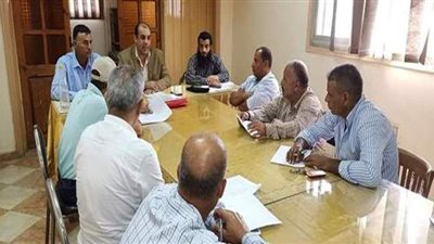 رئيس بنى عبيد بالدقهلية يناقش مع المسئولين ملف التصالح