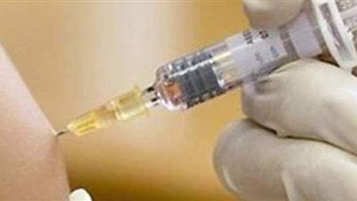 أستاذ أمراض صدرية: لدينا تخوف من تطعيم الكورونا لهذا السبب | فيديو