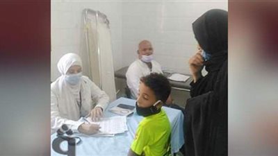 الكشف على ٩٩٥ حالة خلال القافلة الطبية بنجع الحى بقنا ‪ ‬