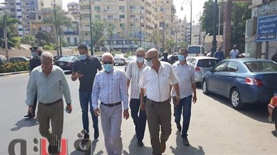 محافظ بورسعيد يناشد أصحاب المحلات الالتزام بالمساحات القانونية | صور