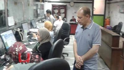 رئيس حي المناخ ببورسعيد يوجه بتسهيل الإجراءات على المواطنين لسداد المتأخرات | صور