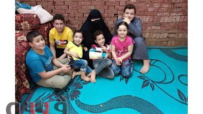 حفظت أطفالها القرآن الكريم.. حكاية  أم الأيتام الـ 7 بالمنوفية| فيديو وصور