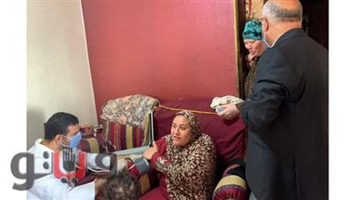 وكيل صحة الغربيه يوقع الكشف الطبي على بعض الحالات بالمنازل بقرية دفره | صور