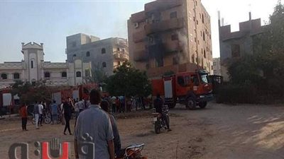 اشتعال النيران داخل شقة سكنية بالعاشر من رمضان بالشرقية | صور