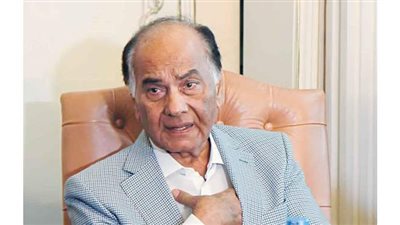 جثمان رجل الأعمال محمد فريد خميس يصل مطار القاهرة تمهيدا لدفنه