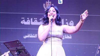 أميرة رضا تتألق بأغاني زمن الفن الجميل على مسرح الهناجر | صور