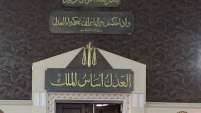 إخلاء سبيل ضابطي شرطة أصابا عامل أطلق النيران عليهما بالصف