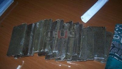 ضبط 11 قطعة حشيش مع عاطلين بالغردقة وغارب