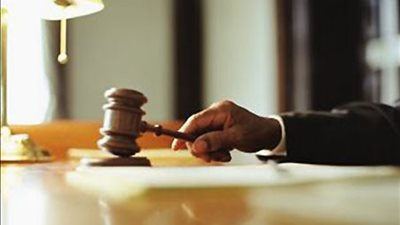 محاكمات اليوم.. استكمال فض الأحراز في «التخابر مع قطر».. ونظر تجديد حبس استشاري وآخر بشركة مياه لتلقيهما رشوة.. الحكم في بطلان قرارات عمومية «المهندسين».. واستئناف المطرب «حات