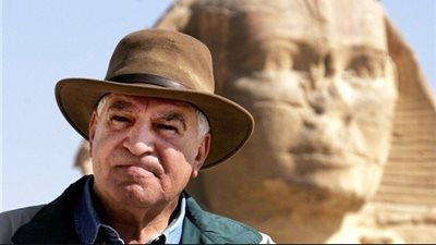 بعثة أثرية مصرية تجري أعمال حفر بوادي القرود للبحث عن مقبرة