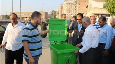 بالفيديو.. الفيوم تتسلم دفعة جديدة من صناديق القمامة وأكشاك شرائها