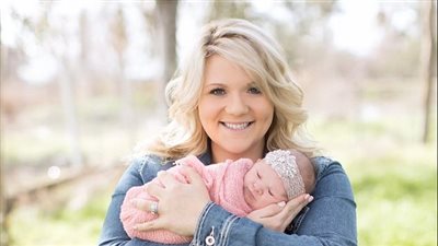 بالصور.. حلم الإنجاب يتحقق لزوجين بعد خسارة 149 كيلو من وزنيهما